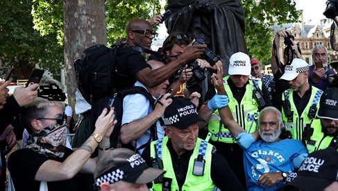 Polisi Inggris Tangkap Lebih dari 200 Orang dalam Protes Dukungan untuk Palestine Action